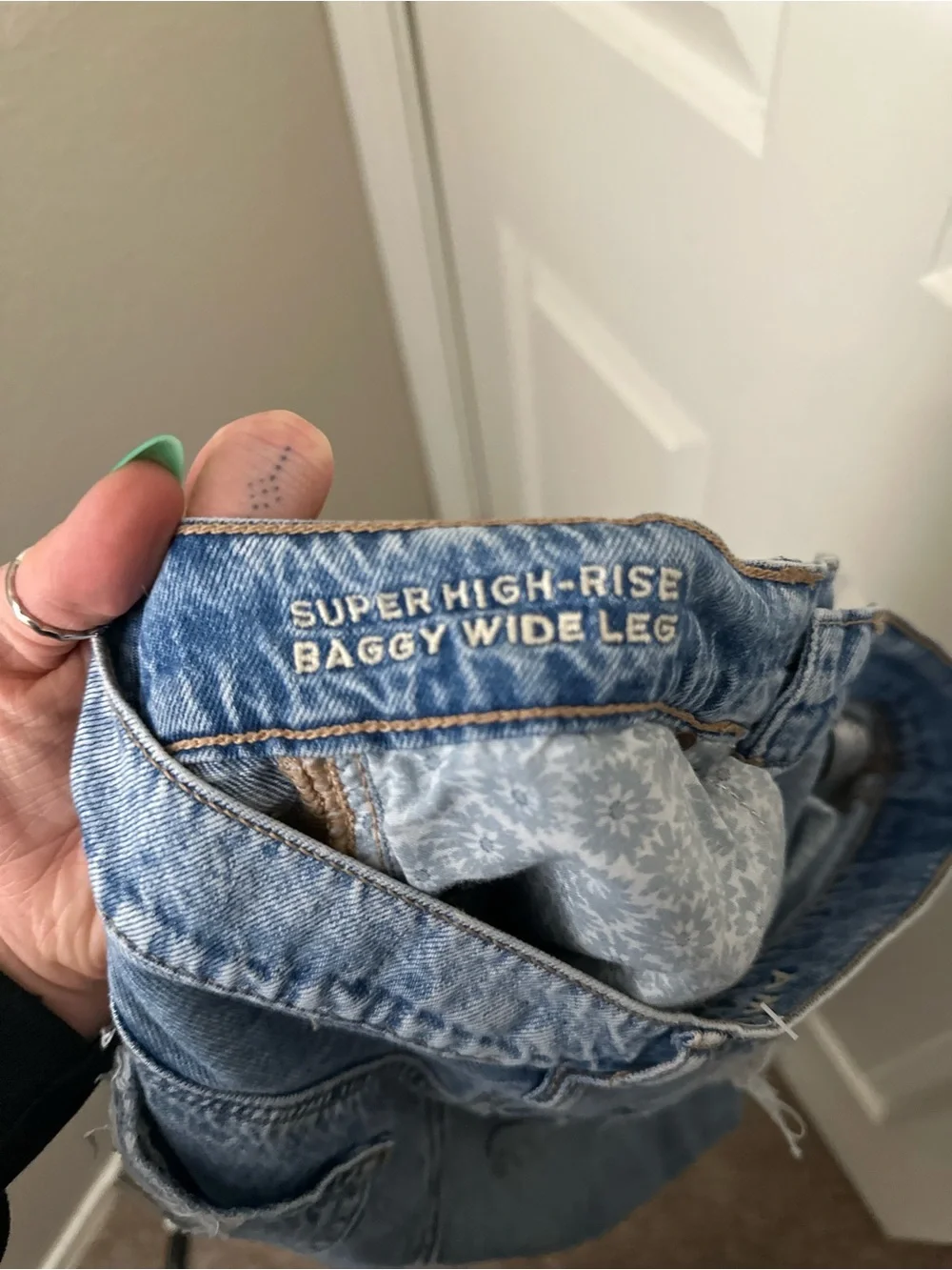 American Eagle Outfitters Super High Rise Baggy Wide Leg Jeans - Picture 3 of 5